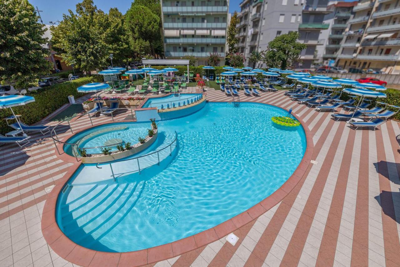 Hotel Smeraldo 체제나티코 외부 사진
