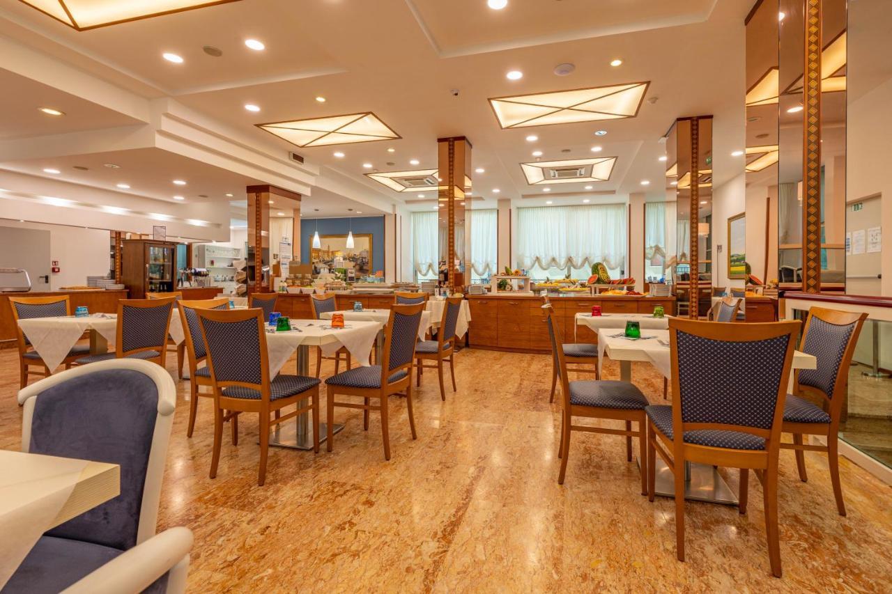 Hotel Smeraldo 체제나티코 외부 사진