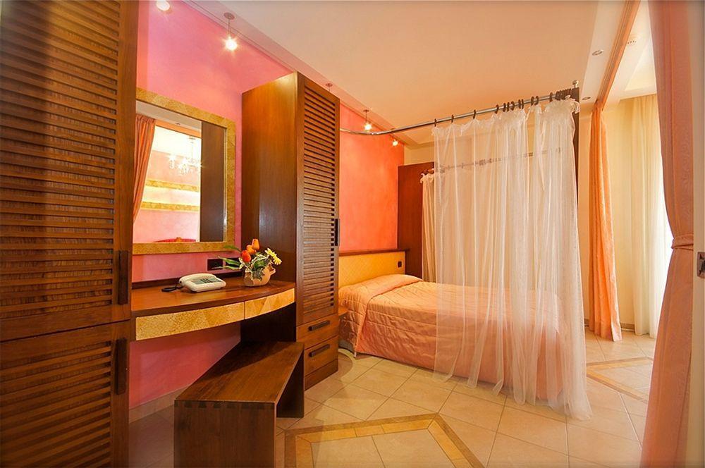 Hotel Smeraldo 체제나티코 외부 사진