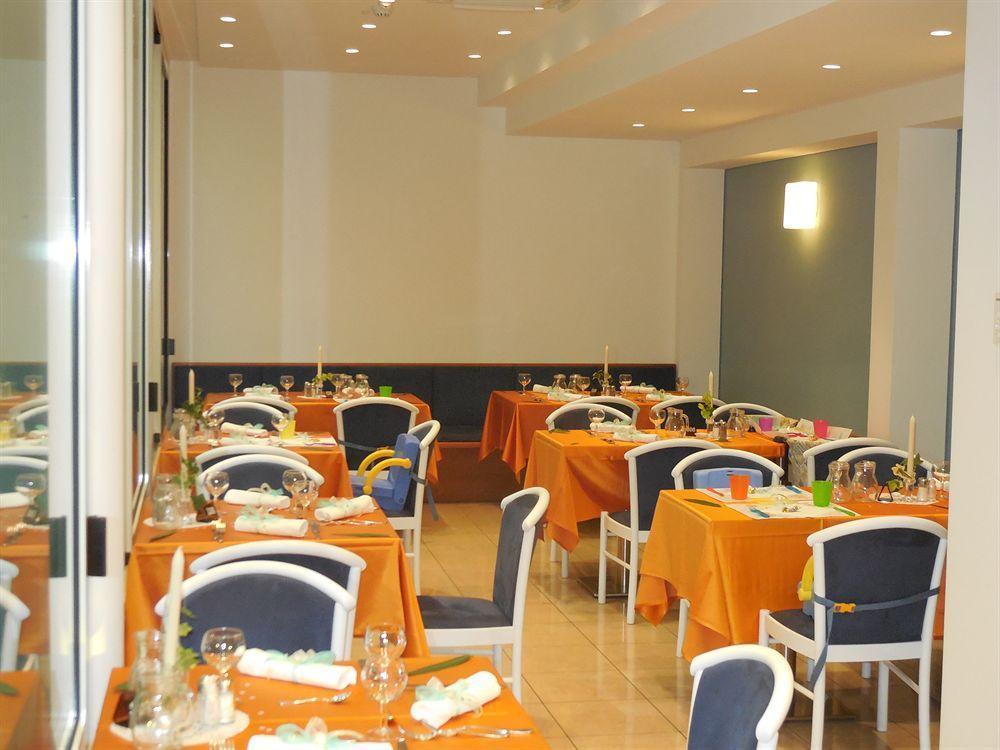 Hotel Smeraldo 체제나티코 외부 사진
