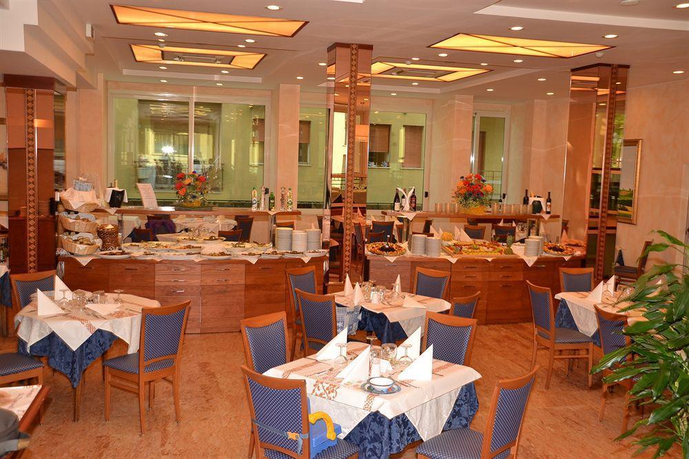 Hotel Smeraldo 체제나티코 외부 사진