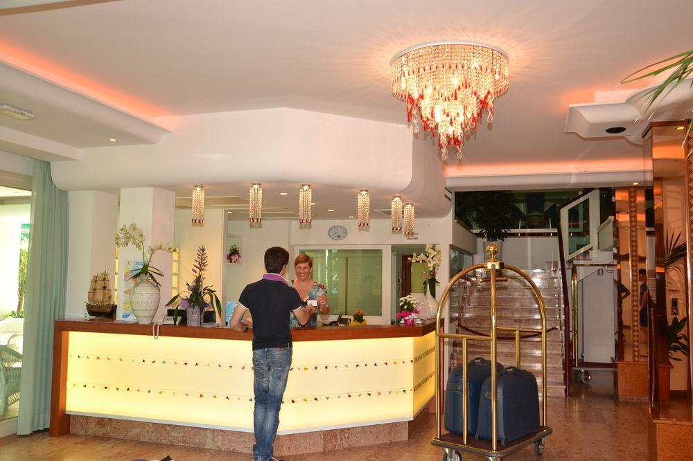 Hotel Smeraldo 체제나티코 외부 사진