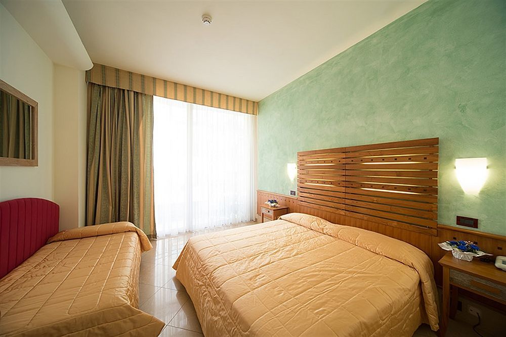 Hotel Smeraldo 체제나티코 외부 사진