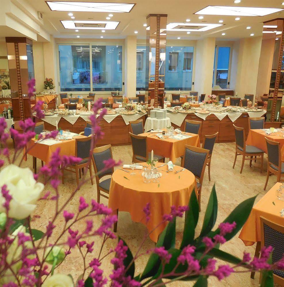 Hotel Smeraldo 체제나티코 외부 사진