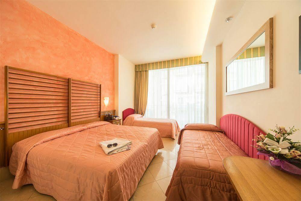 Hotel Smeraldo 체제나티코 외부 사진